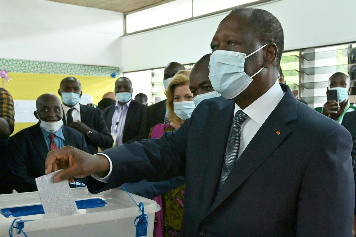 En Côte d’Ivoire, Alassane Ouattara réélu pour un troisième mandat avec 94,27% des voix
