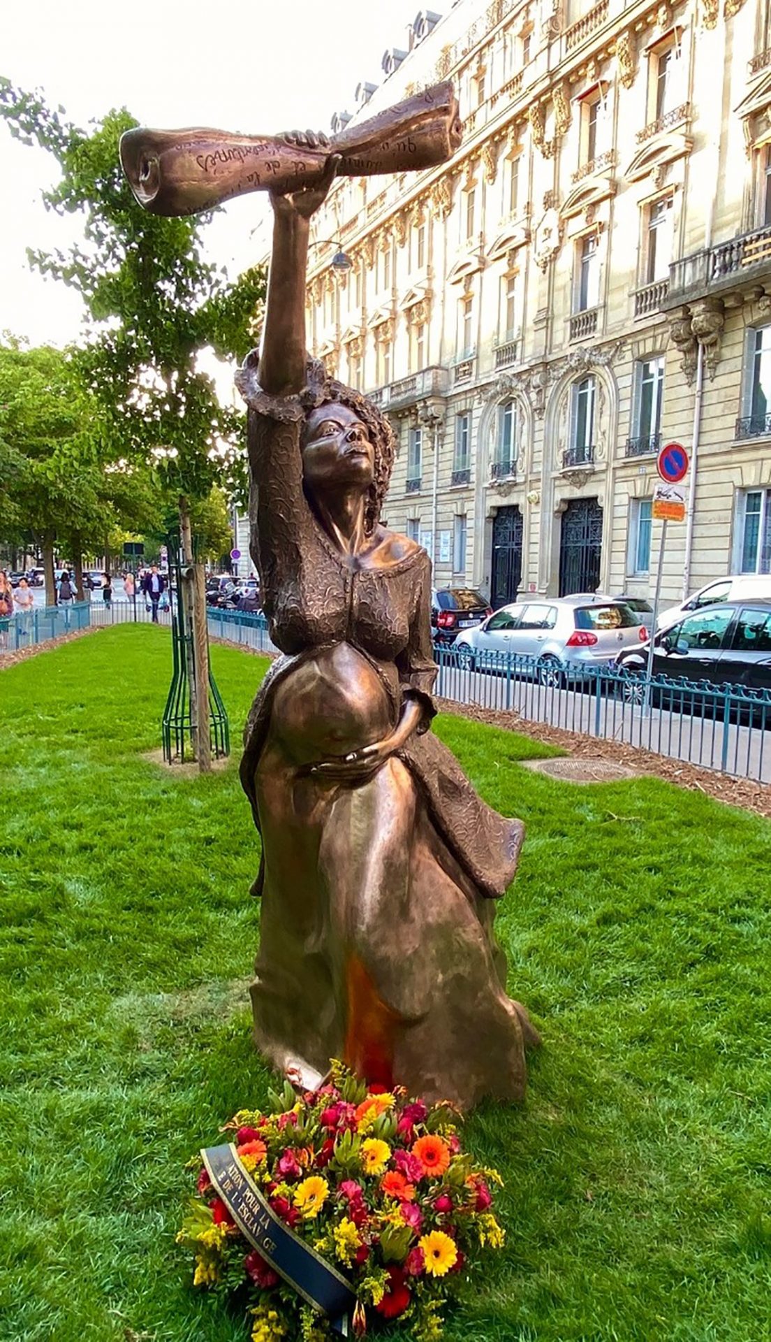 Paris inaugure Solitude, sa première statue en l’honneur d’une femme noire.