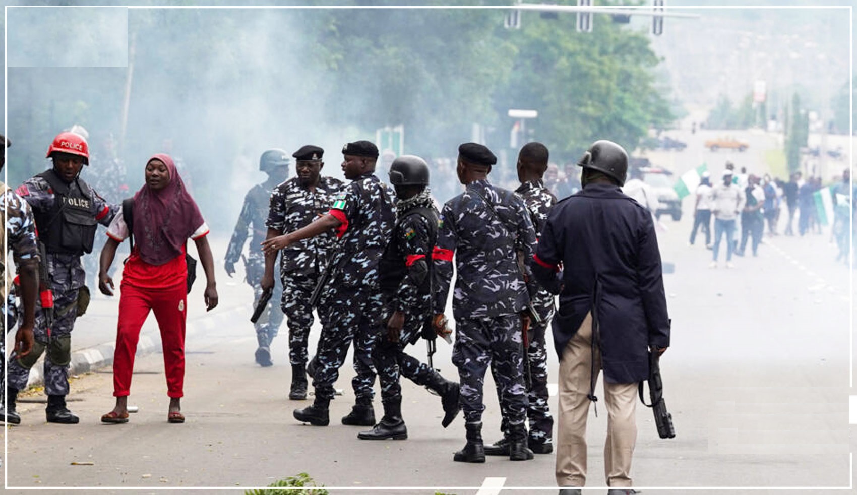 Nigéria manifestants devant la police