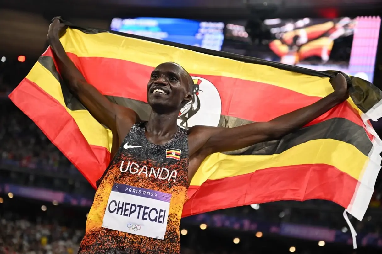 JO 2024 : l’Ougandais Joshua Cheptegei décroche l’or olympique du 10 000 mètres